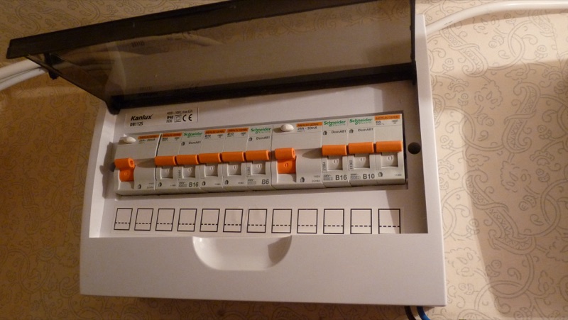 Modern consumer unit fitted with RCBOs and a surge protection device
